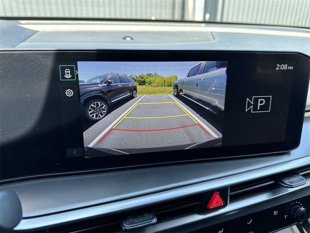 Vehicle image 17 of 25