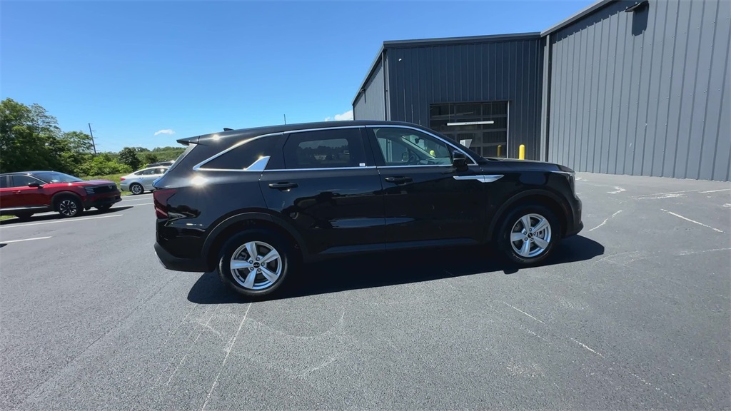 Vehicle image 3 of 25
