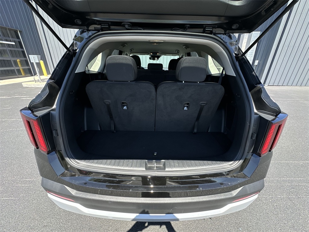 Vehicle image 22 of 25