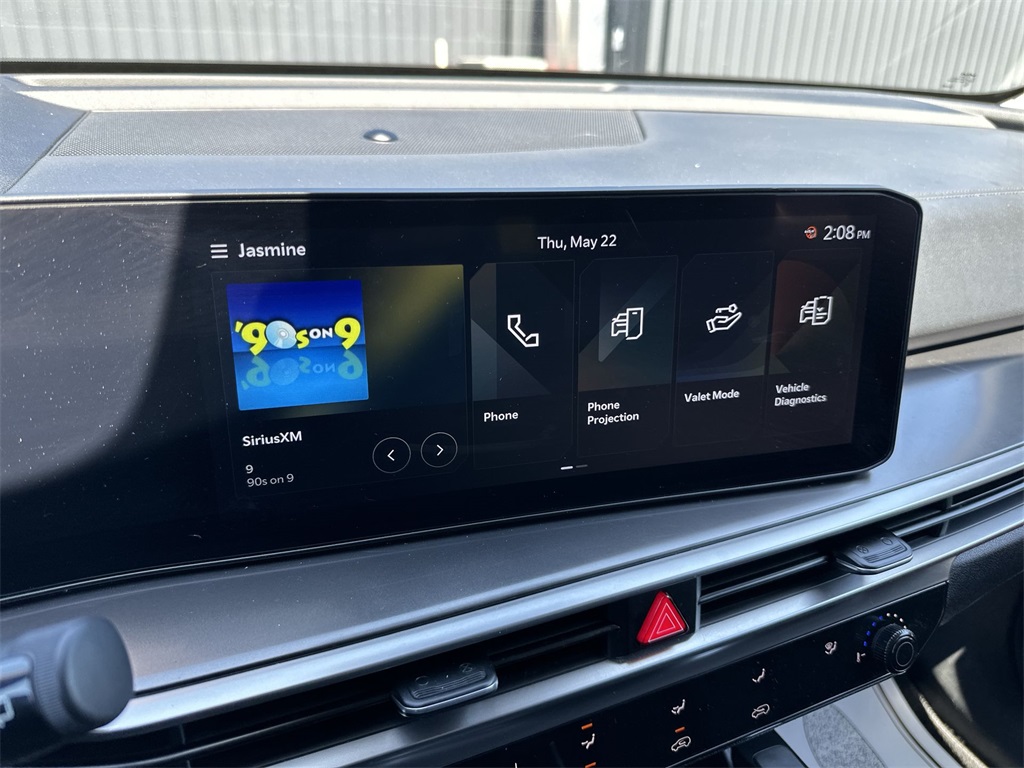Vehicle image 16 of 25