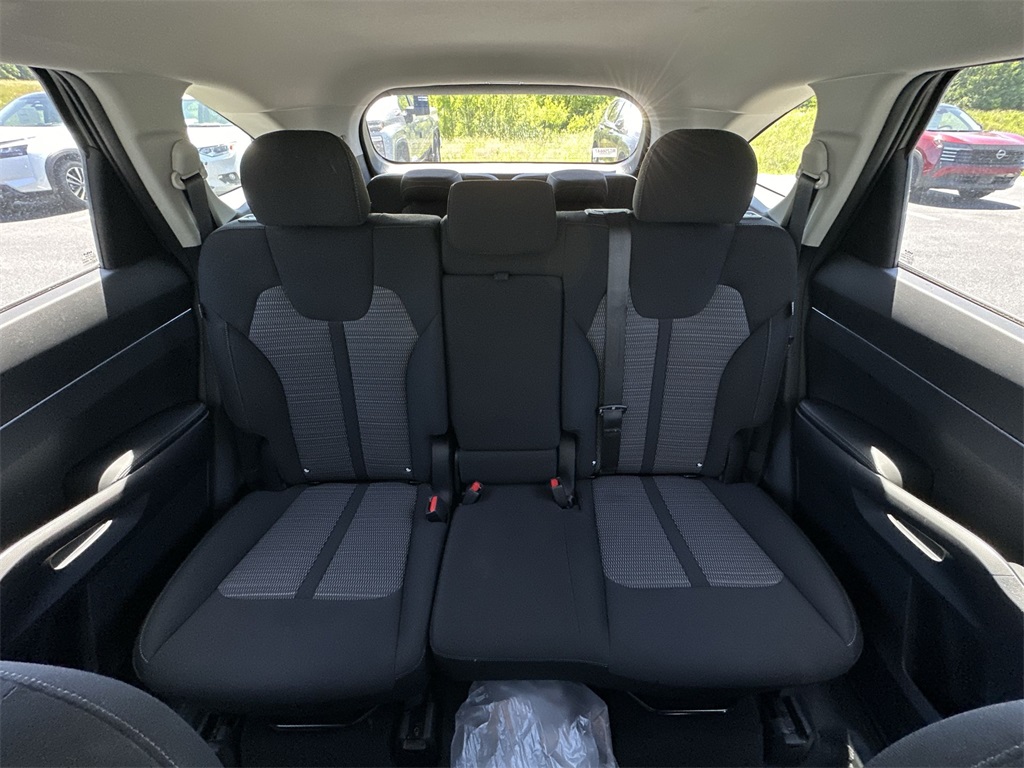 Vehicle image 21 of 25