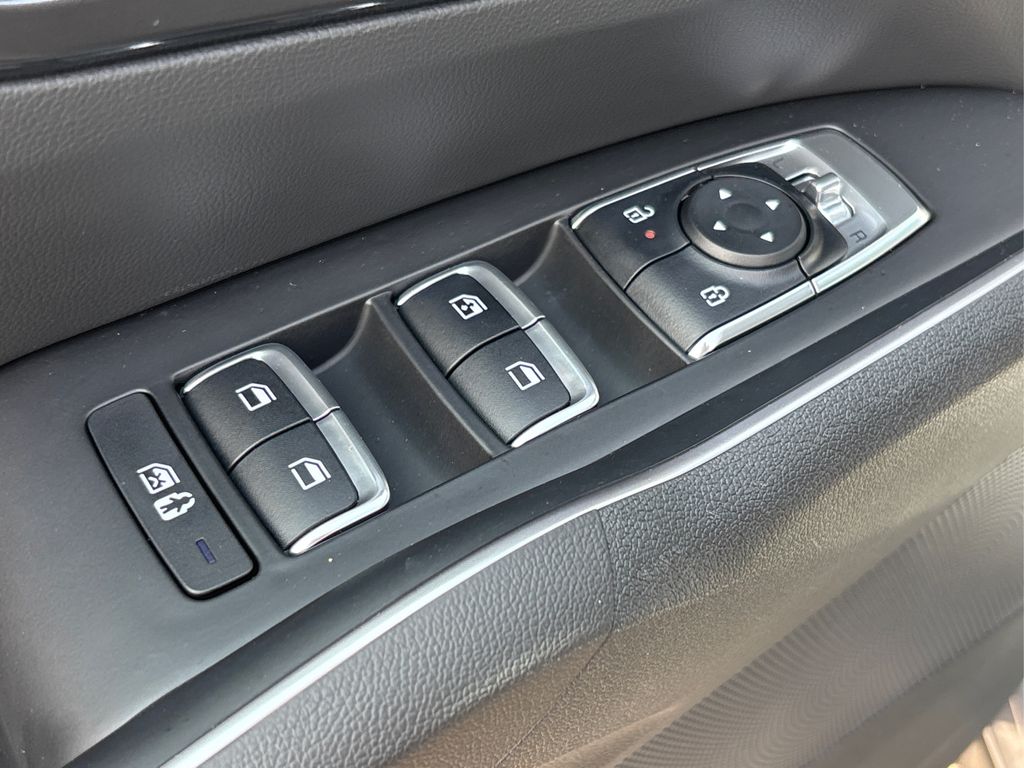 Vehicle image 29 of 37