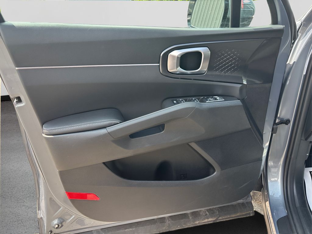 Vehicle image 23 of 37