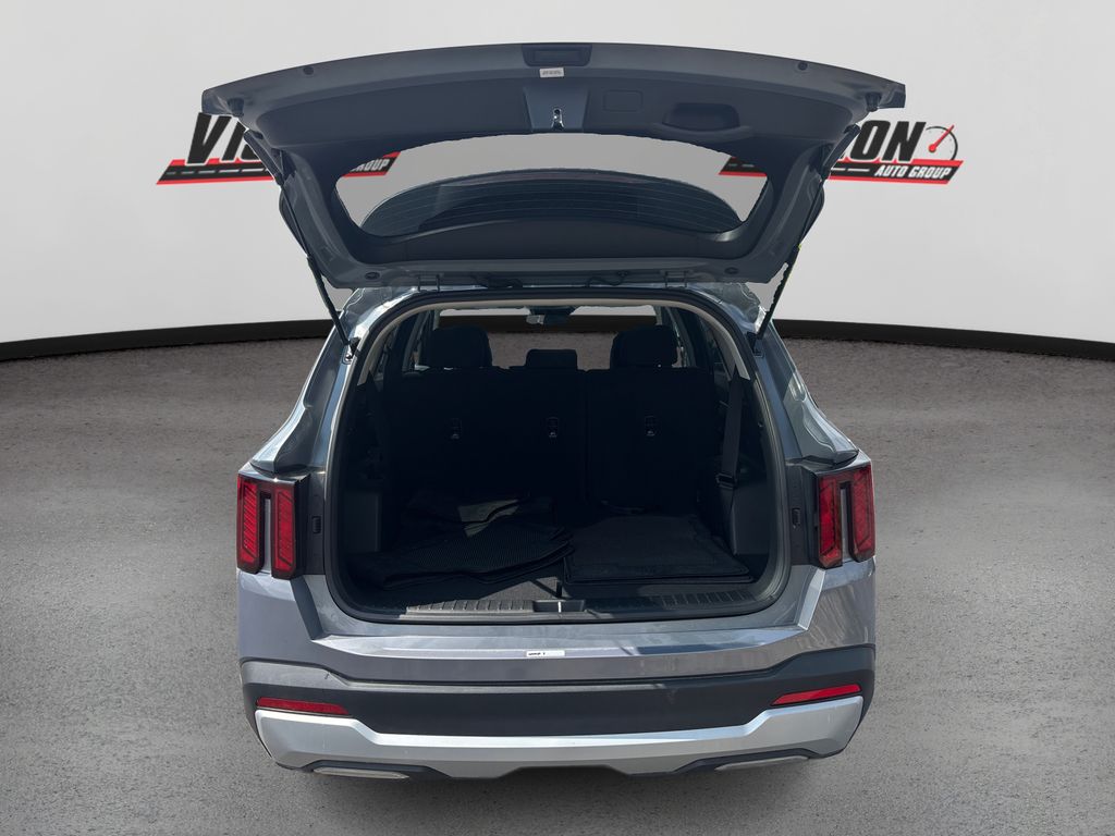 Vehicle image 11 of 37