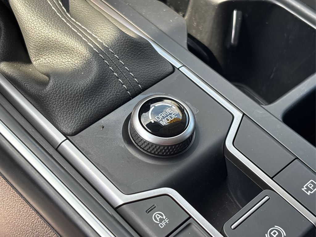 Vehicle image 32 of 37