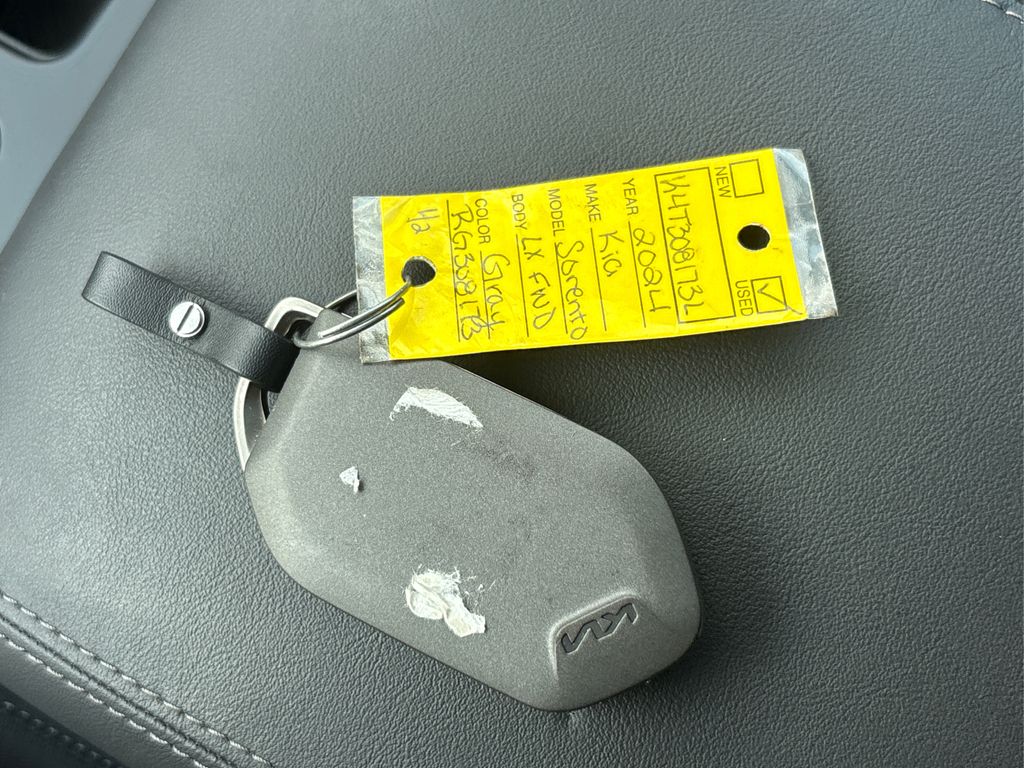 Vehicle image 26 of 37