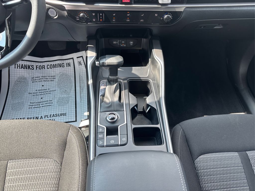 Vehicle image 22 of 37