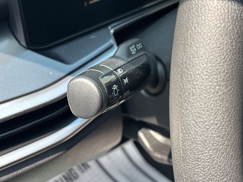 Vehicle image 28 of 37