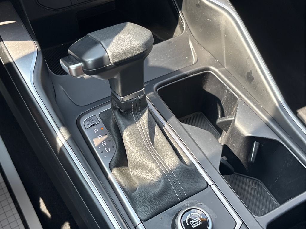 Vehicle image 21 of 37