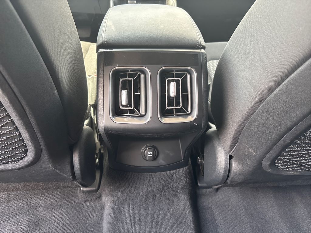 Vehicle image 25 of 37