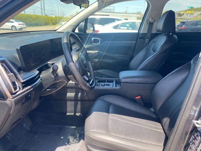 Vehicle image 27 of 46