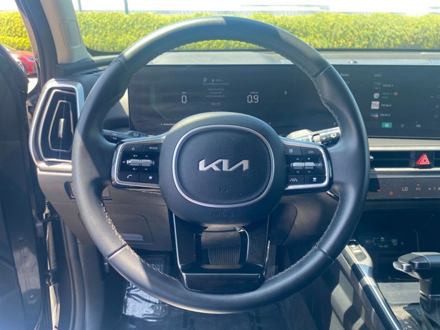 Vehicle image 28 of 46
