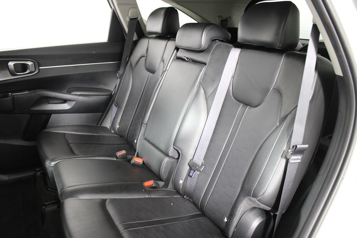 2024 Kia Sorento S Image 16 of 41