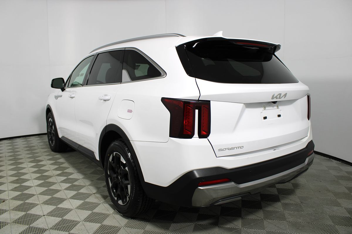 2024 Kia Sorento S Image 9 of 41