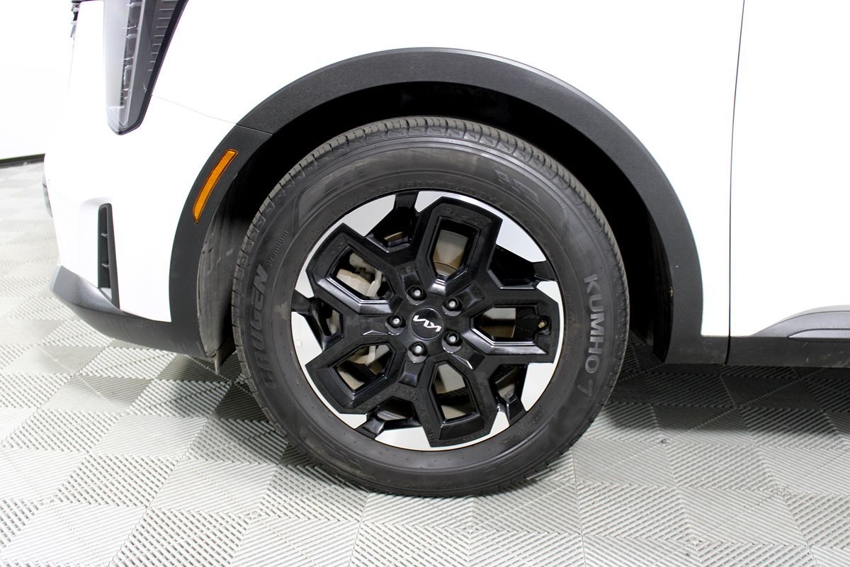 2024 Kia Sorento S Image 13 of 41