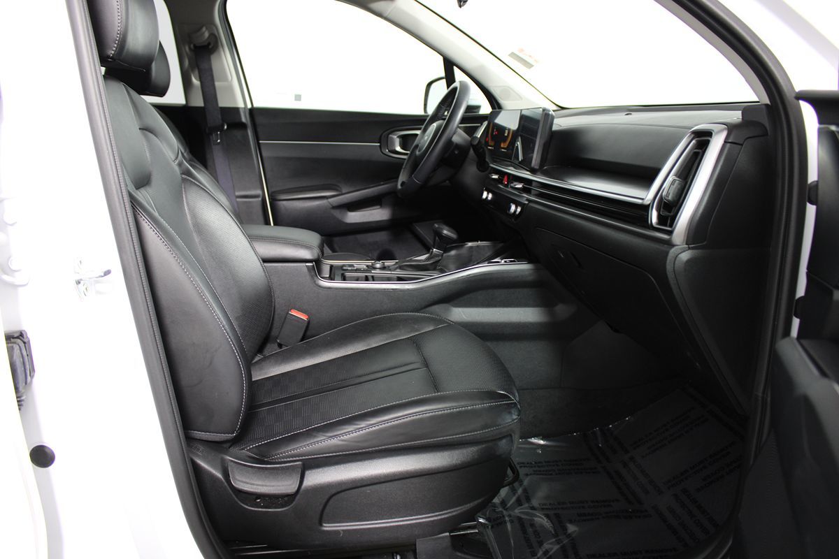 2024 Kia Sorento S Image 18 of 41