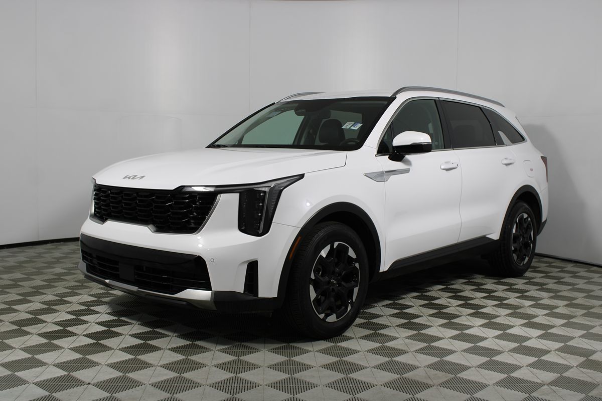 2024 Kia Sorento S Image 3 of 41