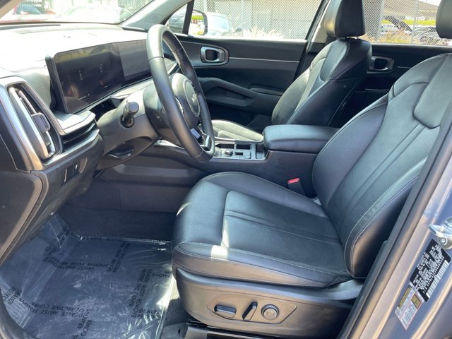 Vehicle image 25 of 45
