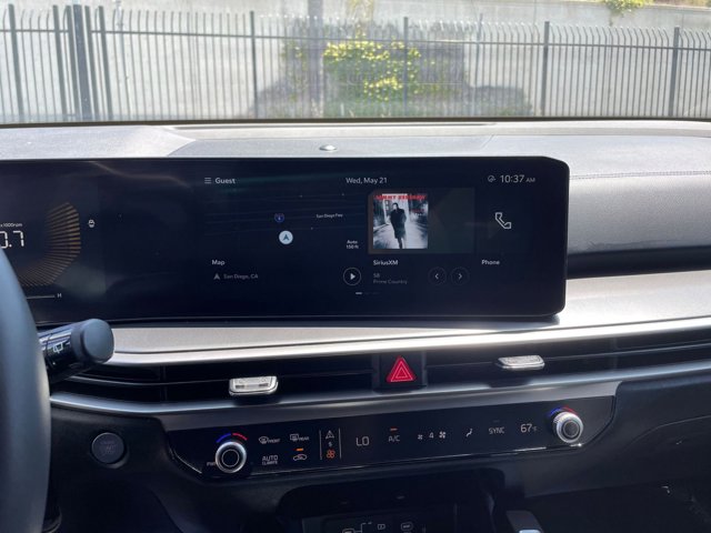 Vehicle image 21 of 45