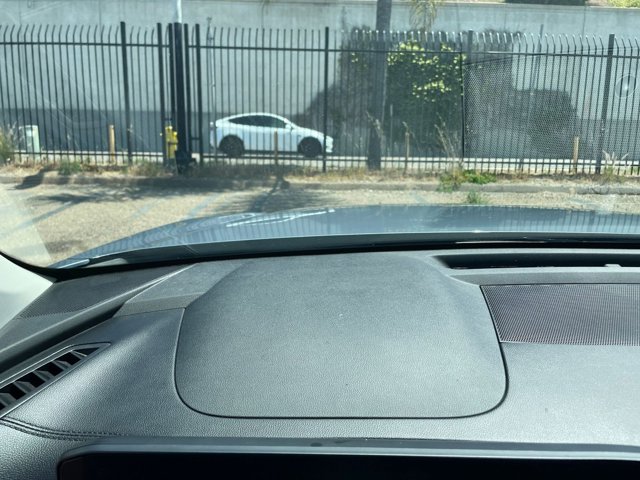 Vehicle image 33 of 45