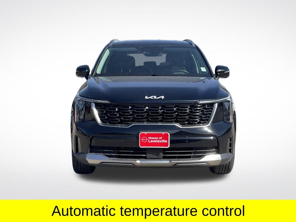 2024 Kia Sorento S Image 2 of 48