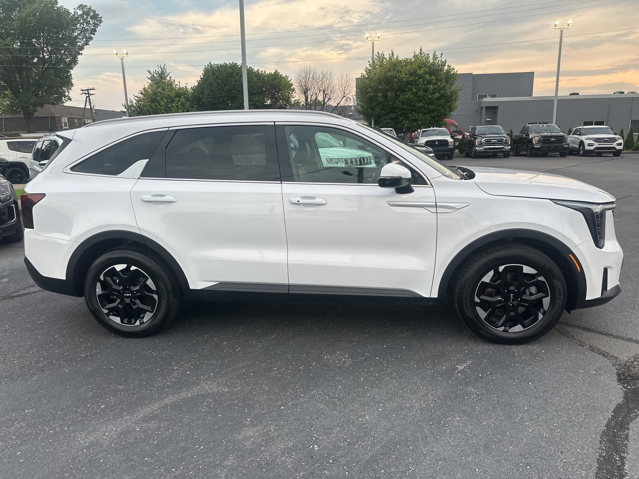 Vehicle image 7 of 46