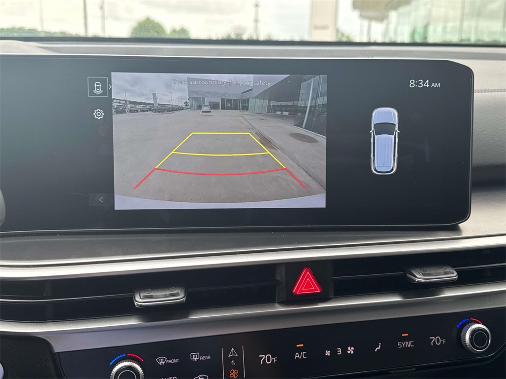 Vehicle image 17 of 22