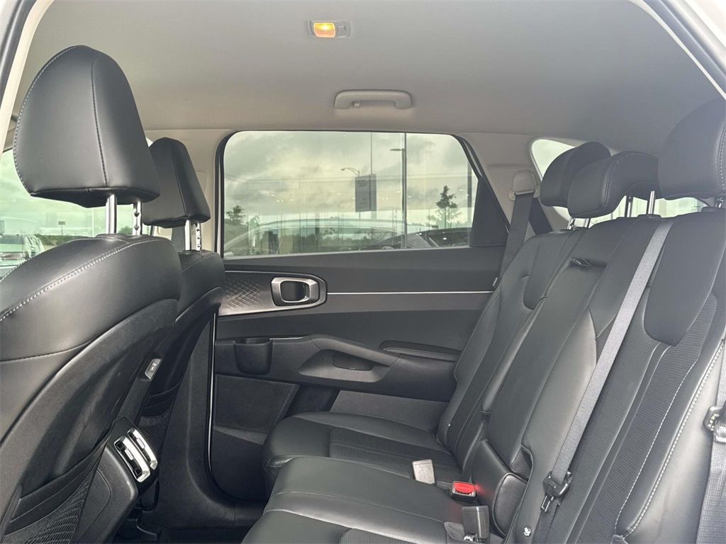 Vehicle image 19 of 22