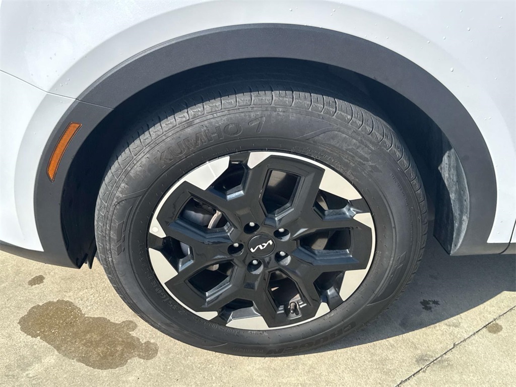Vehicle image 6 of 22