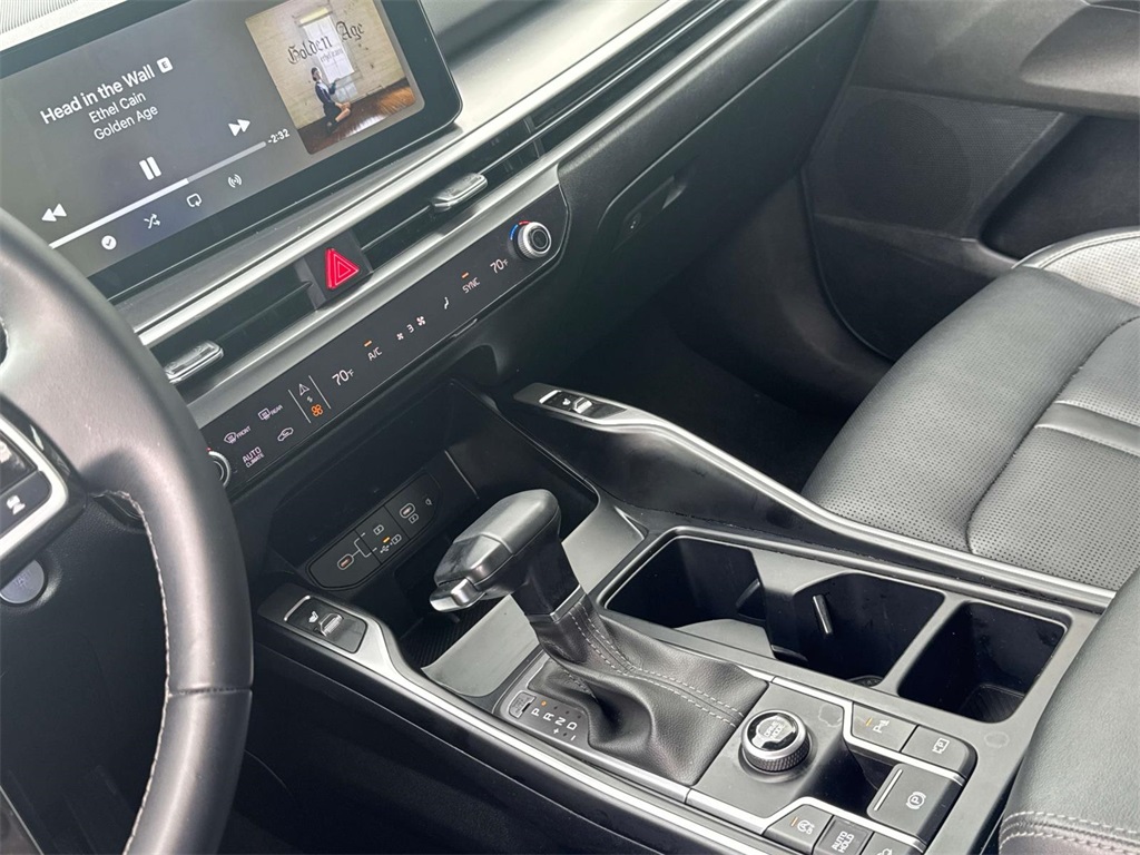 Vehicle image 18 of 22