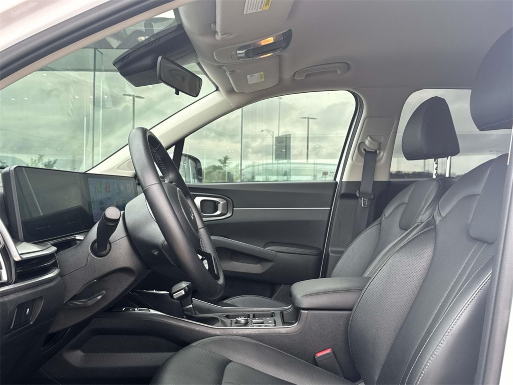 Vehicle image 8 of 22