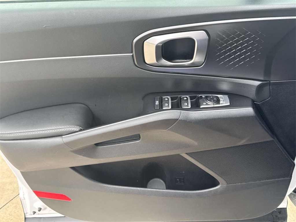 Vehicle image 10 of 22