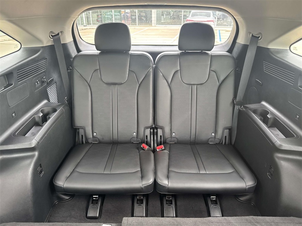 Vehicle image 20 of 22