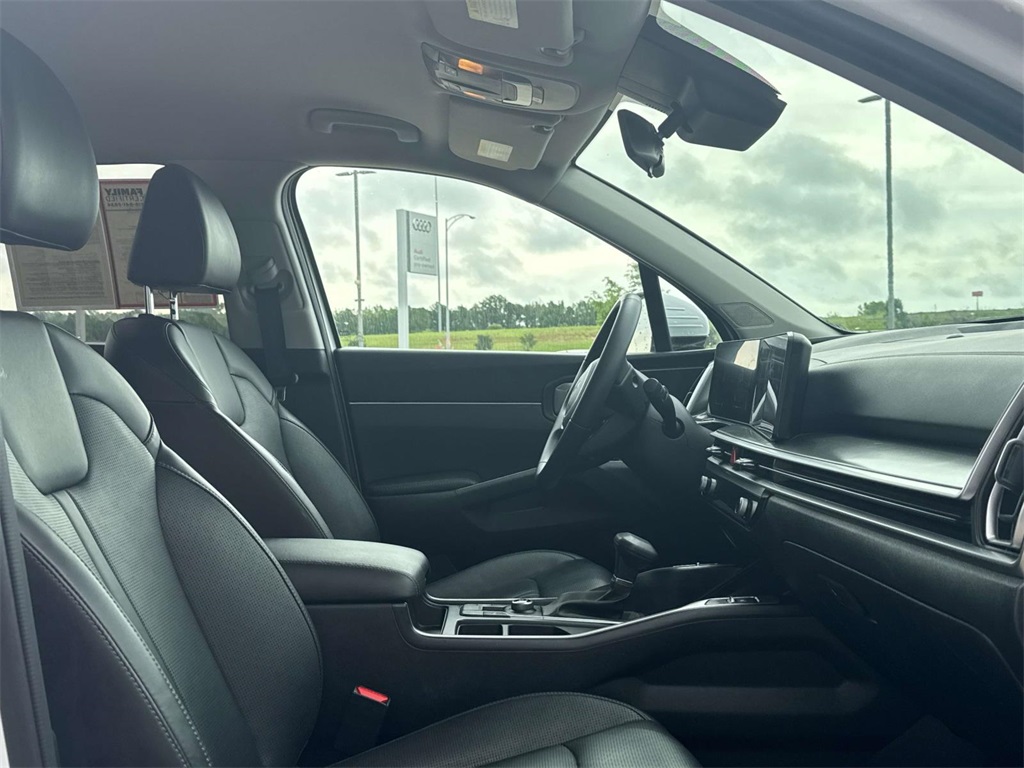 Vehicle image 11 of 22