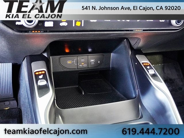 Vehicle image 32 of 48