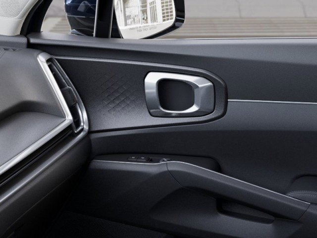 Vehicle image 25 of 33