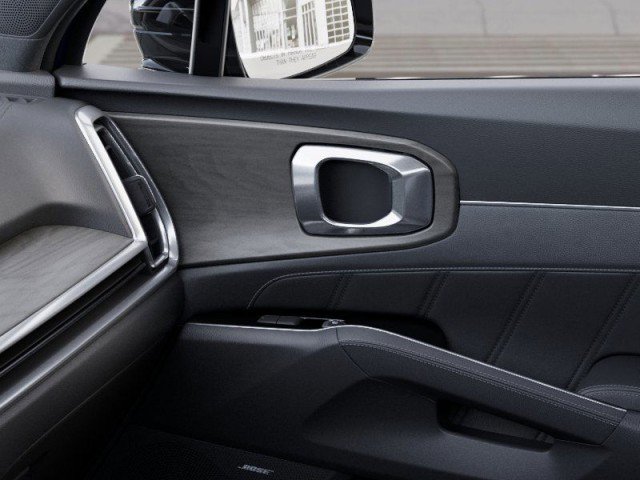 Vehicle image 31 of 33