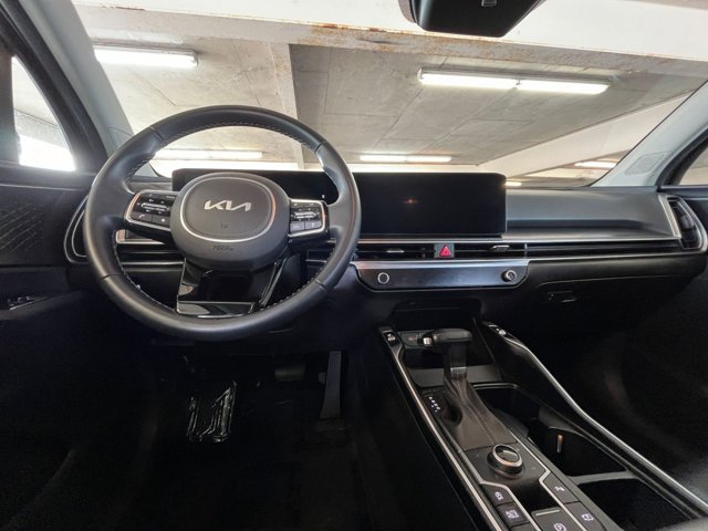 Vehicle image 31 of 44