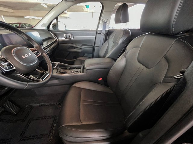 Vehicle image 25 of 44