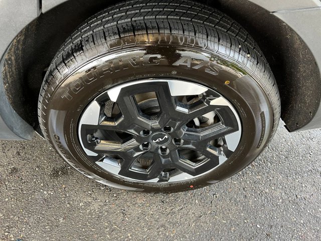 Vehicle image 28 of 44