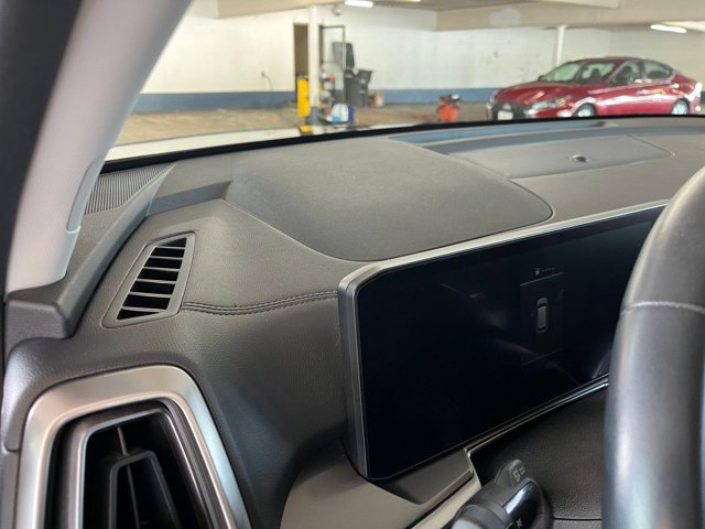 Vehicle image 32 of 44