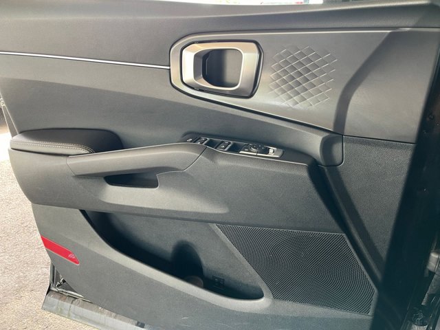 Vehicle image 19 of 44
