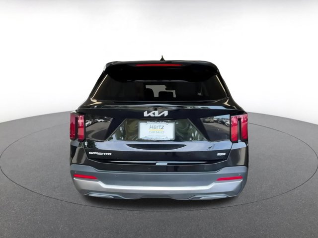 Vehicle image 10 of 44