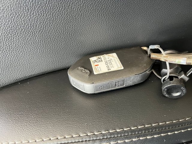 Vehicle image 21 of 44