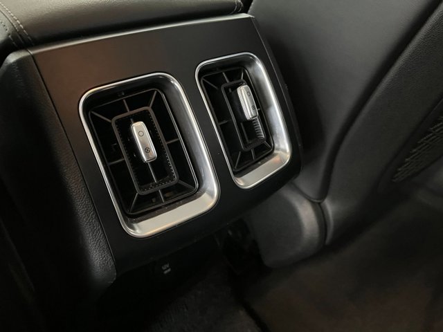 Vehicle image 23 of 44