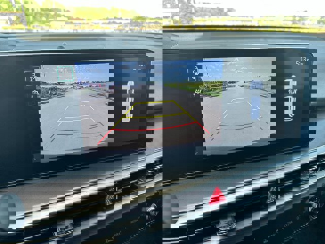 Vehicle image 14 of 27