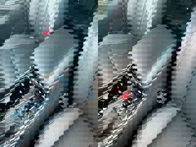 Vehicle image 17 of 27