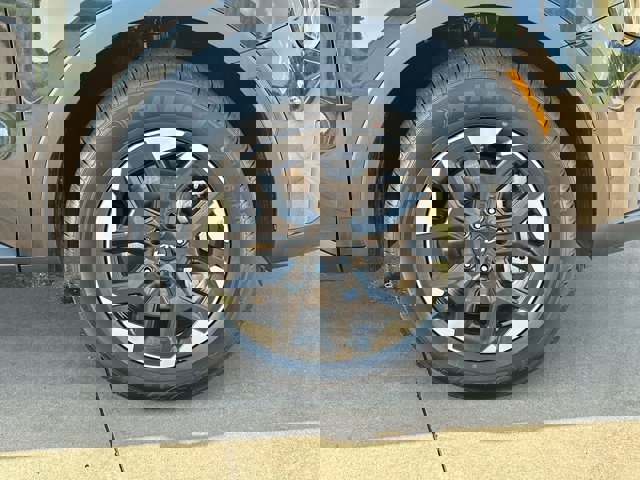 Vehicle image 25 of 27