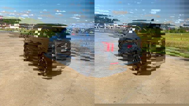 Vehicle image 8 of 27