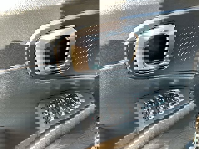 Vehicle image 19 of 27